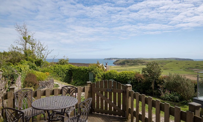 Penally Apartamento | Caldey Island View - Sea Views and Log Burner