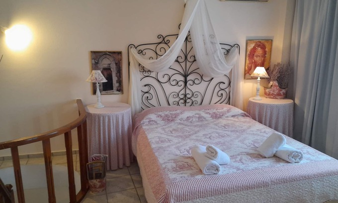 Atsipópoulon Apartamento | Colorido REA Suite, piscina, patio, terraza en la azotea, cerca de Rethymno