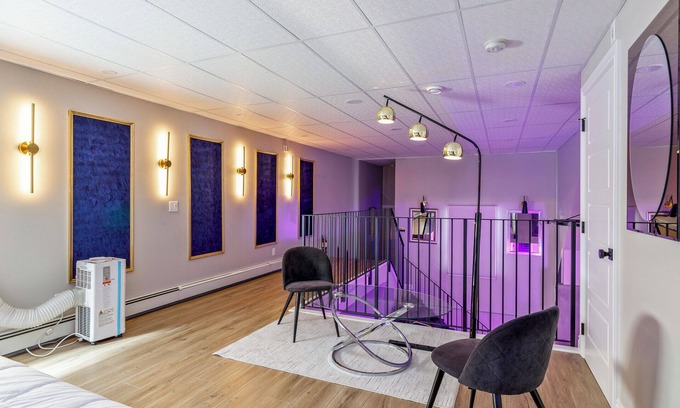 Tuxedo Park Casa | Calgary Finest Open Concept Loft near Downtown
