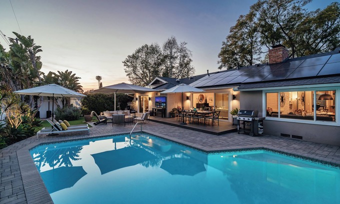 Santa Ana Casa | Cali Outdoor Living 4 Bedroom 3 Bath Pool Home, 12 Mins to Disney, Pet-Friendly