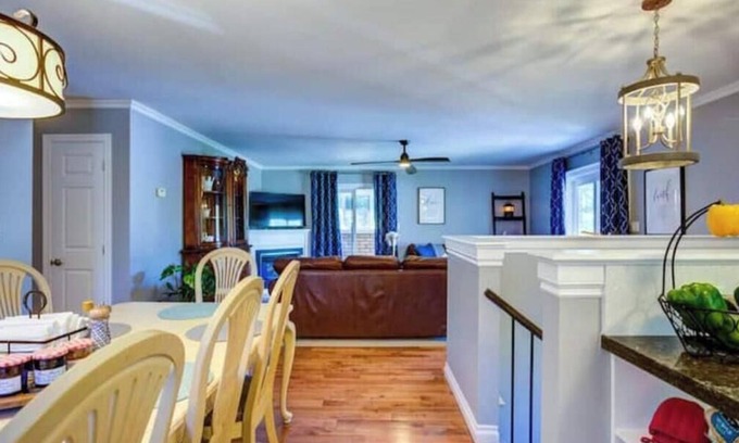 Wasaga Beach Apartamento | Cali's Wasaga Beach B&B House