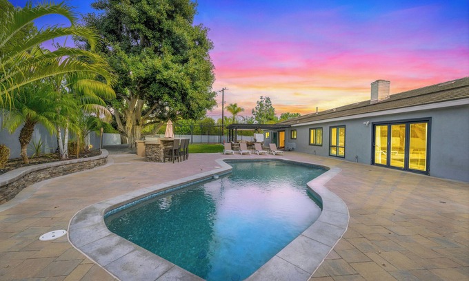 Fullerton Casa | CaliRica 6mi to disney/Heated Pool