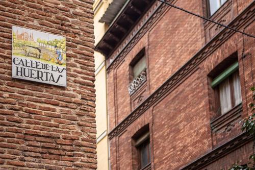 Barrio de las Letras Apartamento | Calle Huertas Coqueto by RegalateMadrid