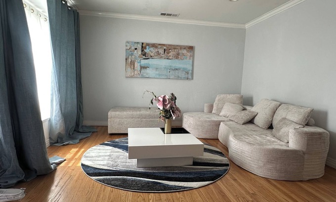 Los Altos Casa | Calm 3-2 house in Long Beach