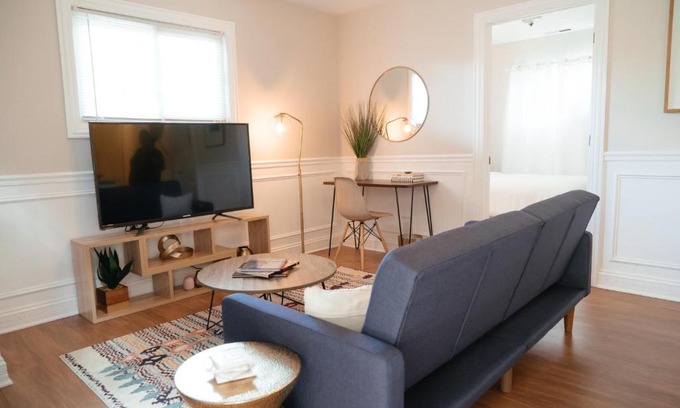 Chicago Apartamento | Calm & Well-Equipped 2BR Chicago Apartment - Central Cozy