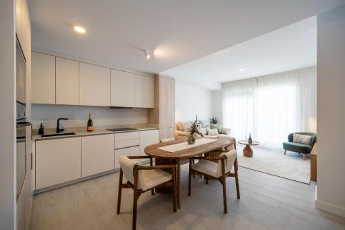 Ciudad Universitaria Apartamento | Calma & Beach Estepona Retreat