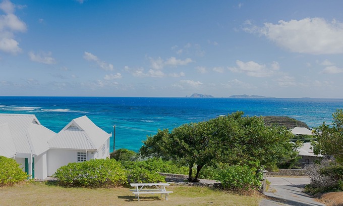 Park Bay Villa | Calmando. Disfrute de algunas de las mejores vistas frente al mar que Crown Point tiene para ofrecer.