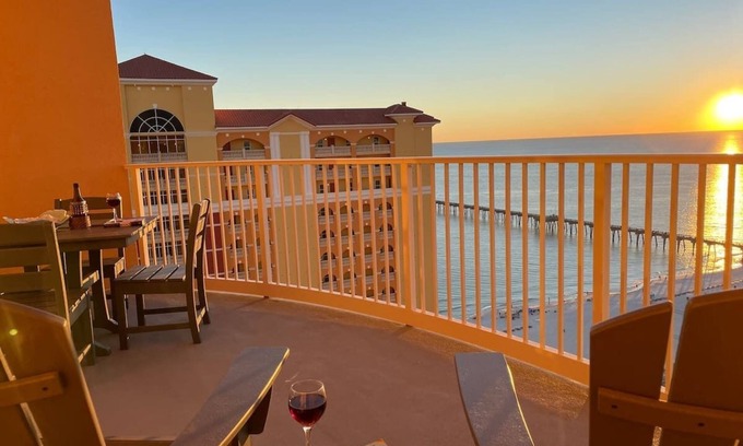 Panama City Beach Complejo | Calypso 3-2303 Penthouse Level w/ Incredible View!