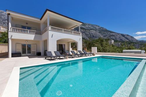 Zelenka Villa | Camadra Villa