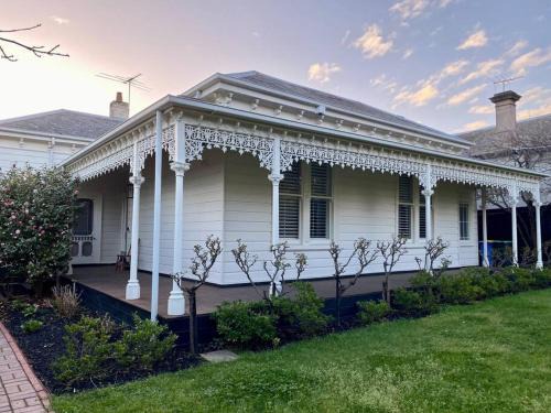 Camberwell Casa | Camberwell's Lyrical Vintage Abode