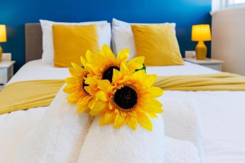 Cambridge Apartamento | Cambridge 3-Bedroom Getaway with Skyline Views, Balcony & Free Parking