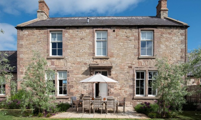 Berwick-upon-Tweed Casa | Cambridge House - Sleeping 8 Guests in 4 Bedrooms