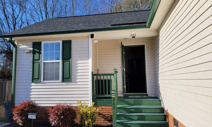 Garner Casa | Cambridge of Corolina in Clayton/Garner/40/42 Raleigh Area with WiFi & King Beds