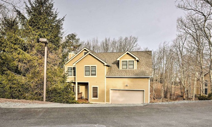 Tannersville Cabaña | Camelback Mountain Home—close to ski and water park