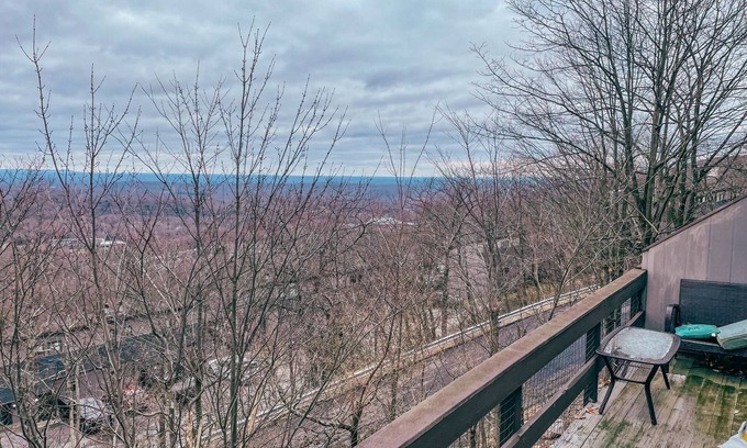 Village at Camelback Condominio | Camelback mountain condo with incredible views! Quick walk to the slopes!
