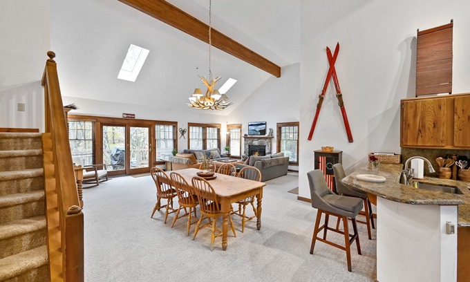 Tannersville Casa | Camelback Poconos Luxury - 4 Bedroom house, game room, on the mountain