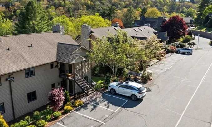 Blowing Rock Condominio | Camelia 2: Chetola Resort Amenities! Walk to Downtown Blowing Rock!