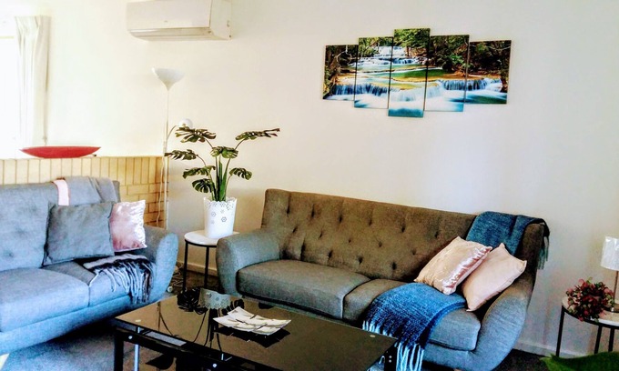Dianella Casa | Camelias Boutique Cottage in Dianella