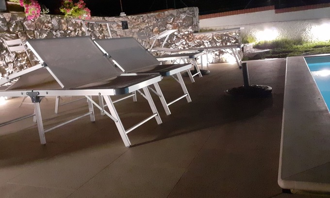 Sarzana Casa | Camera con Bagno in Villa con Piscina e Giardino
