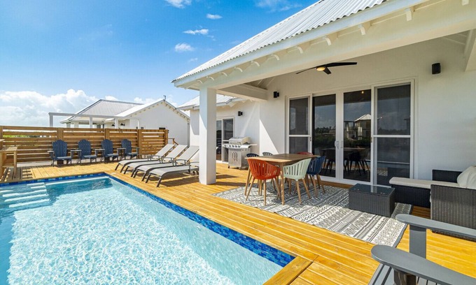 San Pedro Villa | Camey's House + Pool Club at Mahogany Bay