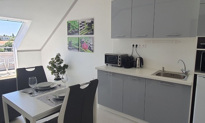 Orszagut Apartamento | Camille Apartman With Terrace - 41