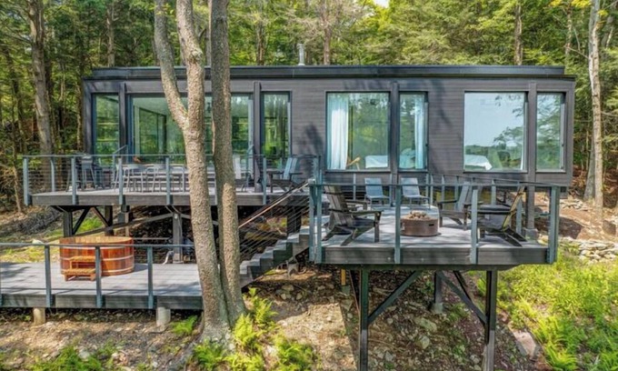 Greentown Casa | Camp Double Oak Modern Lakeside Retreat