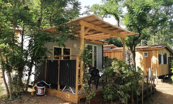 Saint-Vincent-de-Durfort Casa | Camping maeva Escapades Coeur d'Ardèche **** - 3-Room Comfort Chalet for 5 People with Air Conditioning + TV