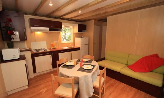 Bonifacio Chalet De Esquí | Camping Campo Di Liccia *** - Chalet climatizado de 3 habitaciones para 4 personas