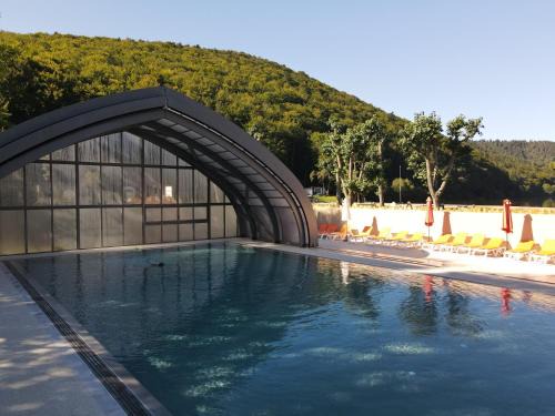 Jassat Otro | Camping Domaine du Lac Chambon