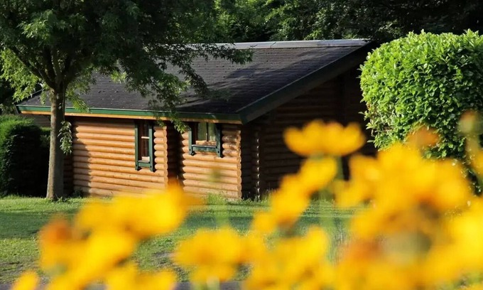 Ayzac-Ost Chalet De Esquí | Camping ecovillage SOLEIL DU PIBESTE **** - Chalet des MARMOTTES - 2 bedrooms = sheets + towels + cleaning for 4 people