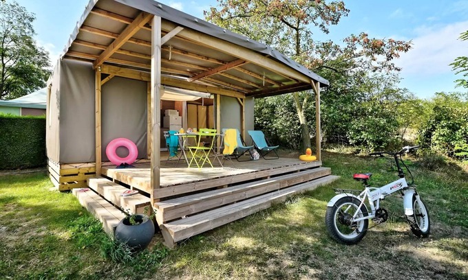 Anneyron Casa | Camping Flower la Châtaigneraie**** - 2-room Maori Lodge tent for 2/4 people Without sanitary facilities