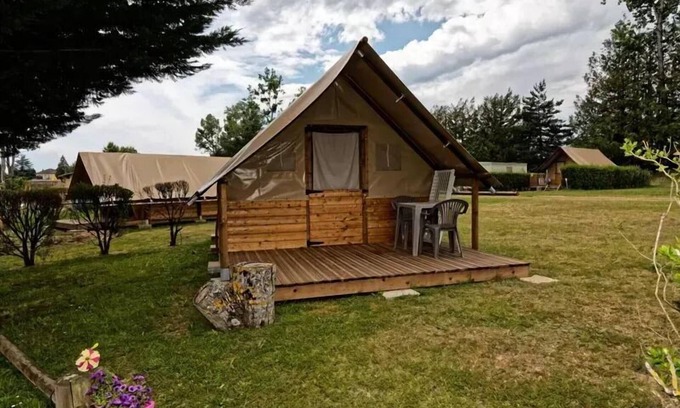 Vollore-Ville Alquiler De RV | Camping le Grün de Chignore - Canadian 3 Rooms 4 People