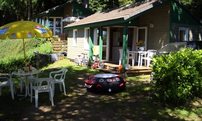 Salles-Curan Chalet De Esquí | Camping Beau Rivage **** - Chalet Bastidon 3 Habitaciones 4 Personas