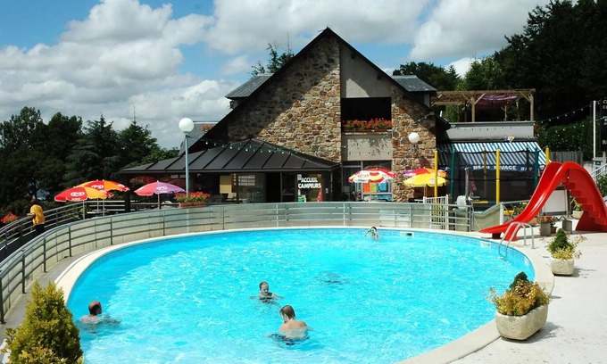 Salles-Curan Casa | Campsite Beau-Rivage **** - Cottage ETOILE (covered terrace) new 2022 4 to 6 people - 4 pers. included in the tariff