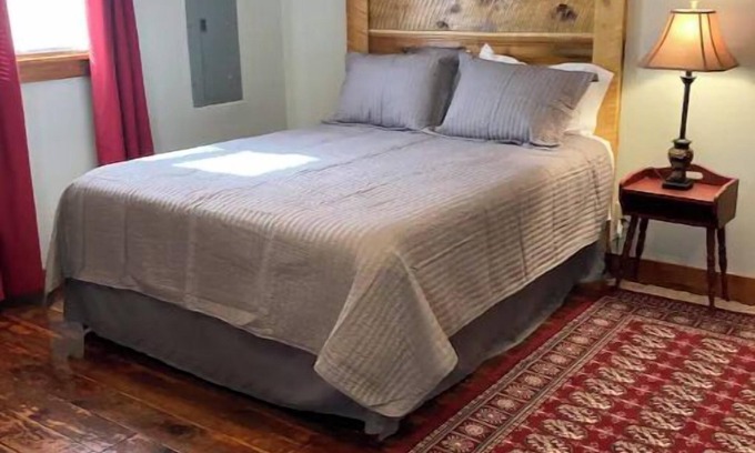 Greene County Cabina | Campstay in a country cabin nestled by hills of TN !