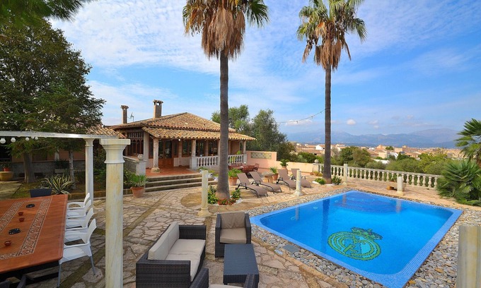 Muro Chalet De Esquí | Can Bisbe 187 tradicional villa con piscina privada, preciosas vistas, barbacoa y ping pong
