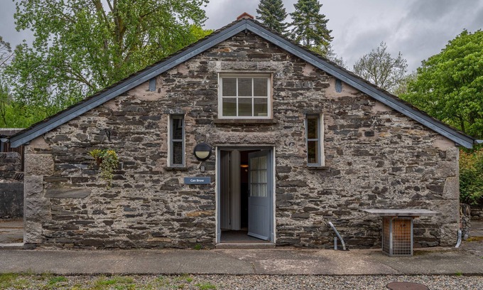 Graythwaite Cabaña | Can Brow - sleeps 2 guests in 1 bedroom