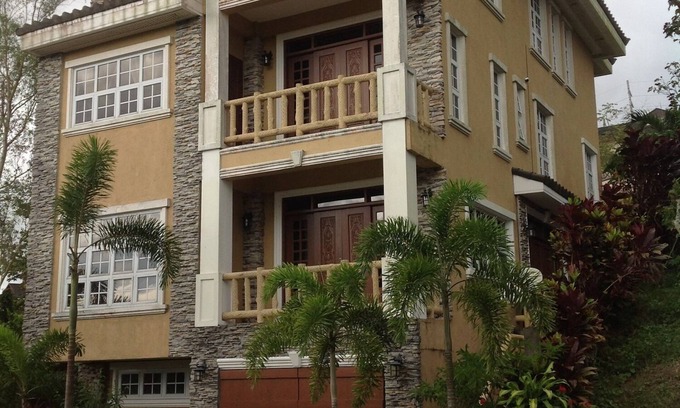 Laurel Casa | Canyon Woods Resort TAGAYTAY Area ALOJAMIENTO Alquiler de casa amueblada y PLAY Golf