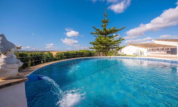 Llubi Villa | CAN PINTAT (LLUBÍ) - Fantástica finca rústica con piscina y WiFi gratuito