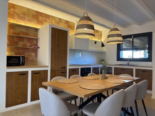 Campllong Casa | Can Pou, charming village house in Girona