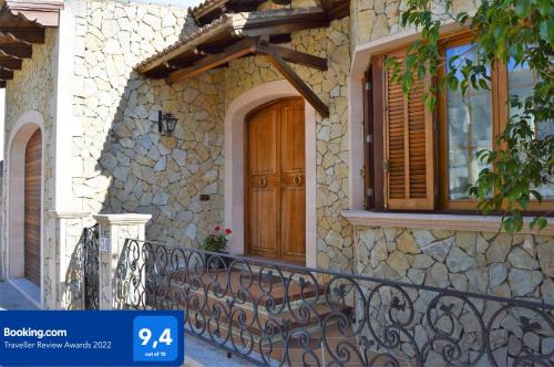 Petra Casa | Can Roca
