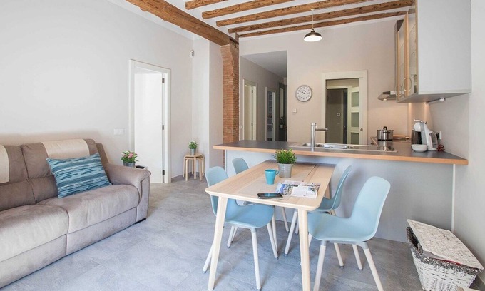 Ripoll Apartamento | Can Salvans, Apartamento de diseño en zona tranquila cerca de la estación de ferrocarril