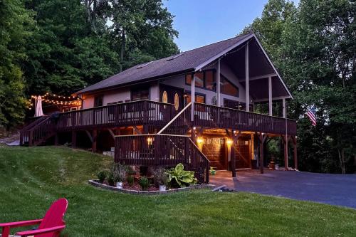 Maggie Valley Casa | Can't Bear to Leave Mountain House