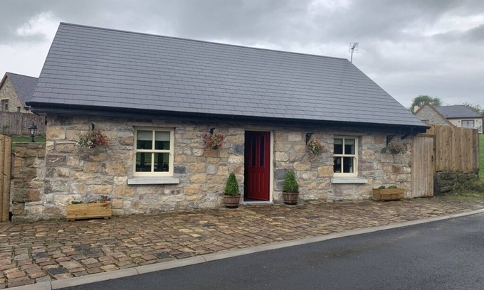 Drumshanbo Cabaña | Canal Cottage - Overlooking Lakes, & Mountains