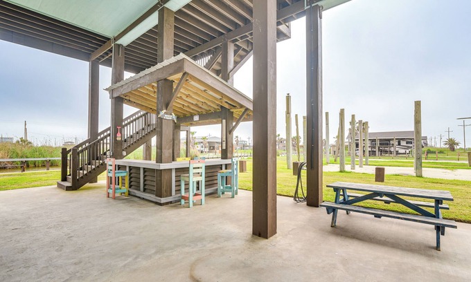Port Bolivar Casa | Canal-Front Coastal Getaway in Gilchrist w/ Deck