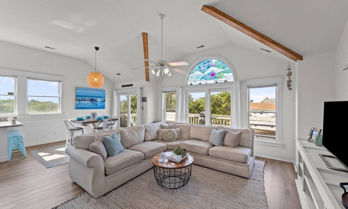 Brigands' Bay Casa | Canal Front, Dog Friendly, Dock & Hot Tub
