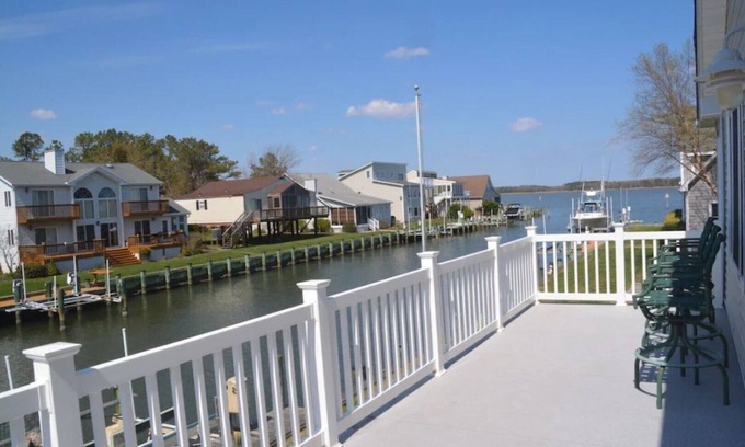 Ocean Pines Casa | CANAL FRONT - GREAT VIEWS - 5 BDRM, 3&1/2 BATHS, 2 KINGS, GOLF, RELAX...