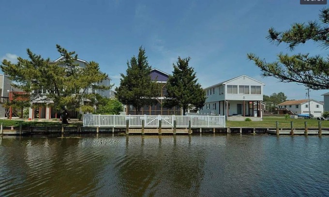 South Bethany Harbor Casa | Canal Front Home con muelle y valla. 5 minutos a pie de la playa! Mascota amigable