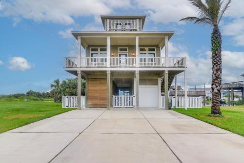 Galveston Casa | Canal-Front Home, Walk to Sea Isle Beach!