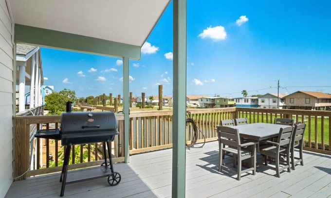 Freeport Casa | Waterfront beach house with the ultimate game room and two docks